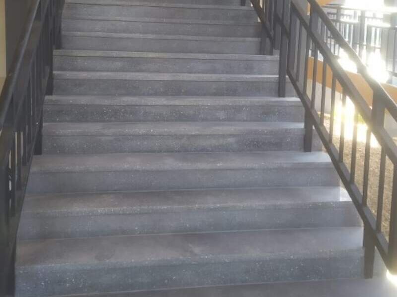 Escaleras con granito en Yacuiba