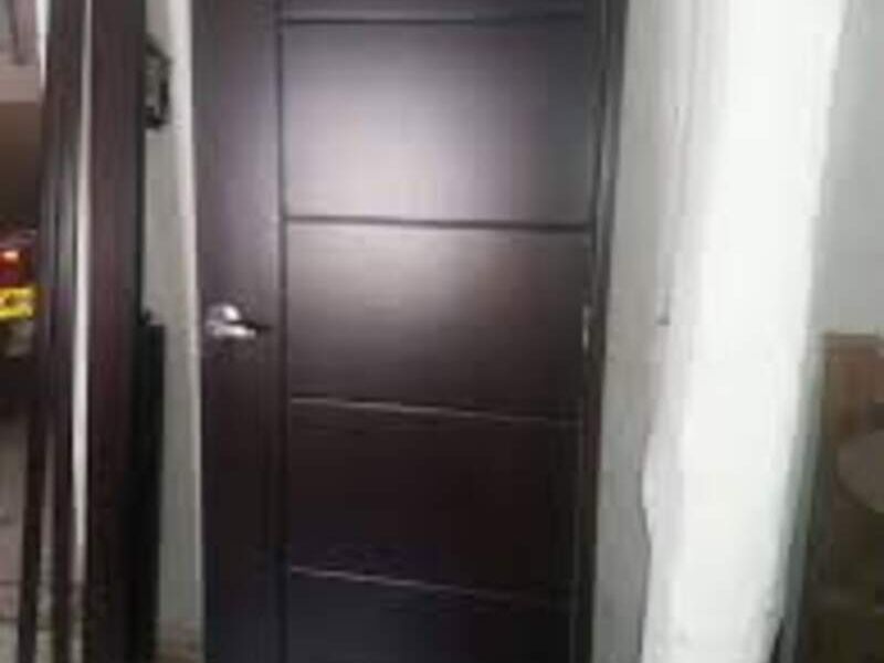 Puerta negra PUERTAPLAC