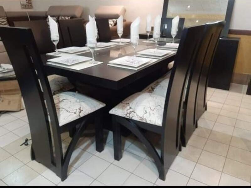 Mesa negra comedor Beni