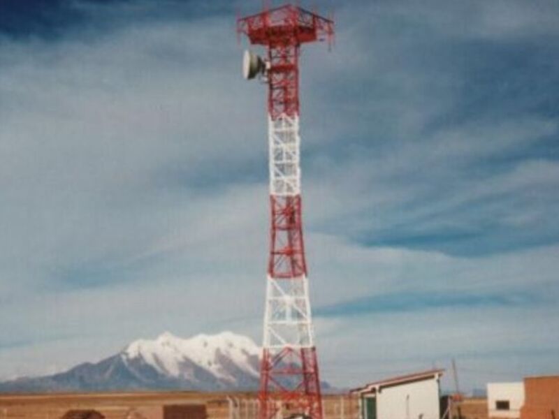 Torre metálica en Santa Cruz de la Sierra