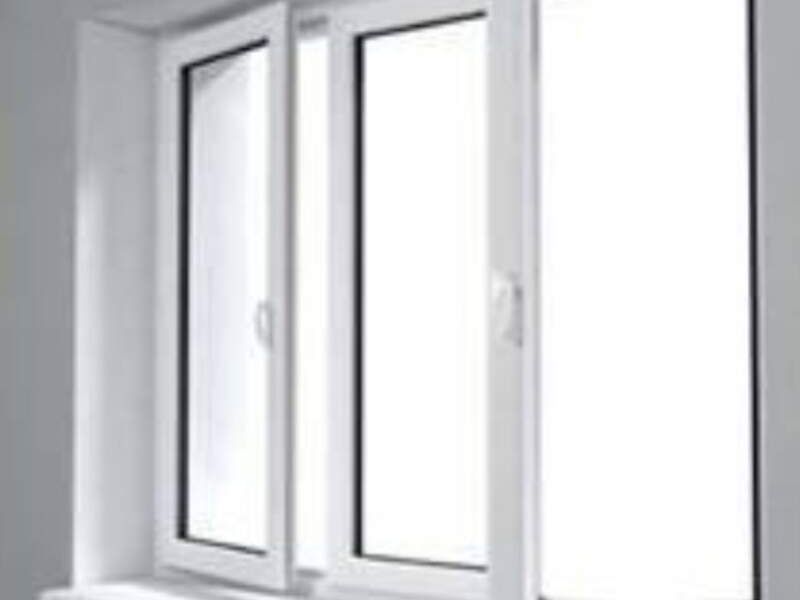 Ventana blanca en Santa Cruz de la Sierra