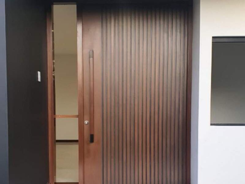 Puerta lacada Bolivia 