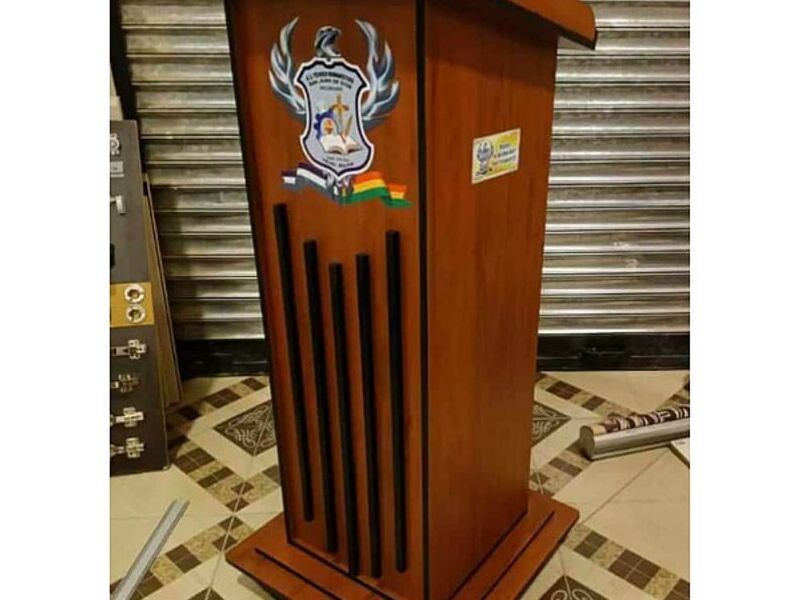 Podio Madera Oruro