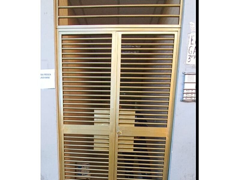 Puerta Metal Dorada Bolivia
