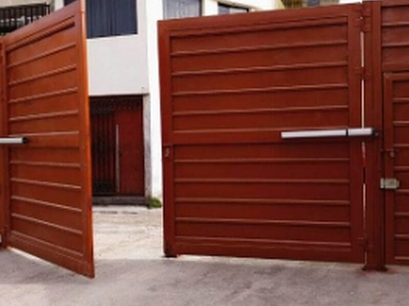 Puertas batientes Santa Cruz