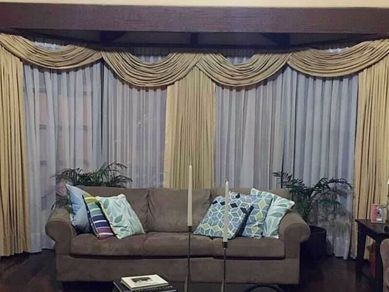Cortinas clásicas y cenefa en ondas