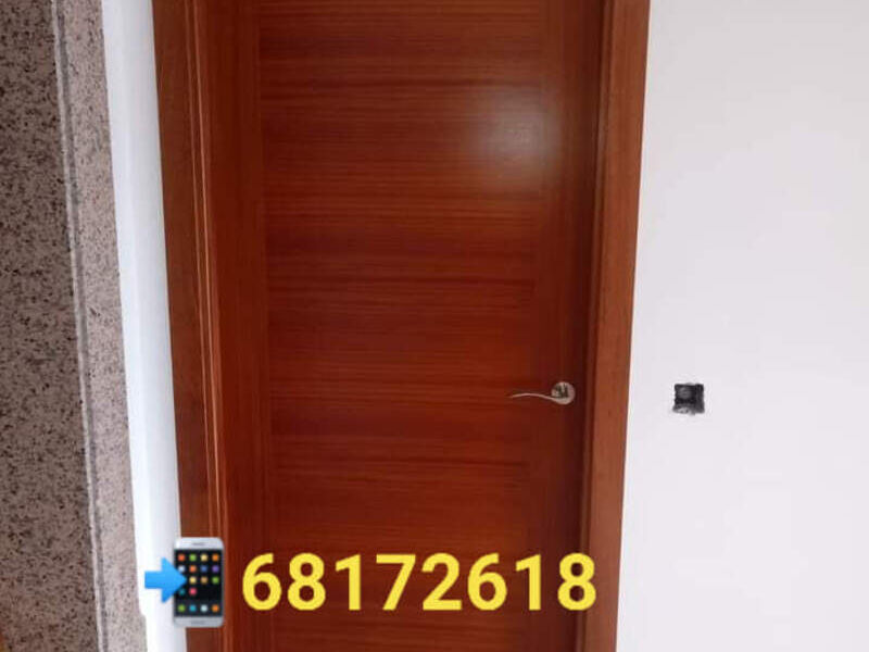 Puerta Madera Oscura Bolivia
