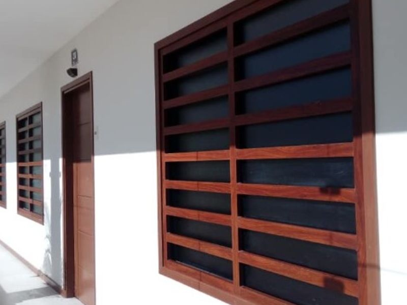 Ventana aluminio tipo madera Sucre