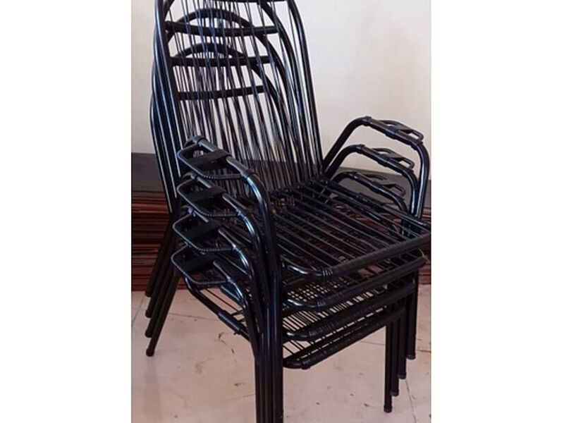 Silla modelo clásico color negro SANTA CRUZ