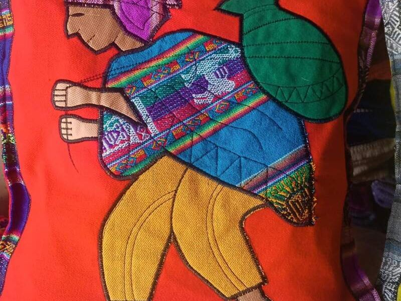 Cojin hombre vasija Bolivia 