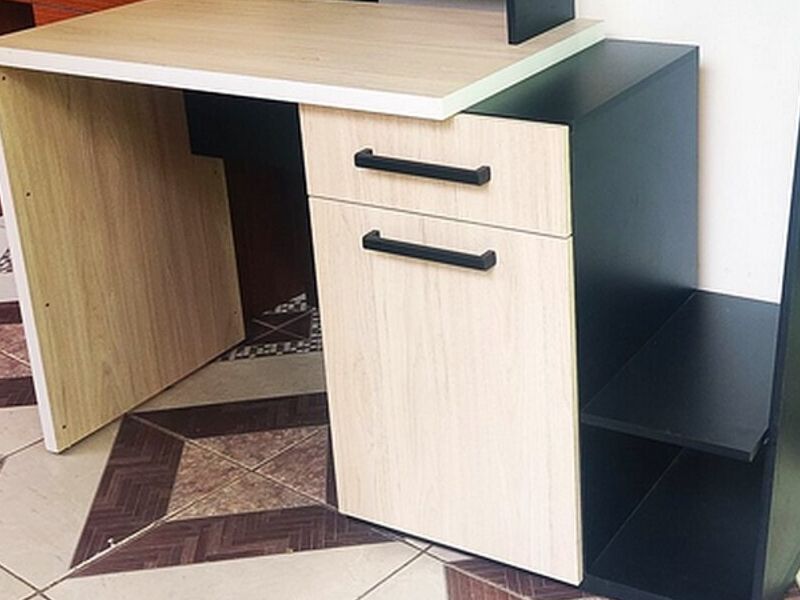 Escritorio detalles minimalistas COCHABAMBA