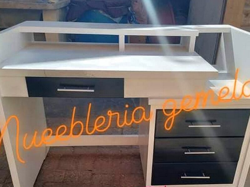 Escritorio estilo minimalista COCHABAMBA