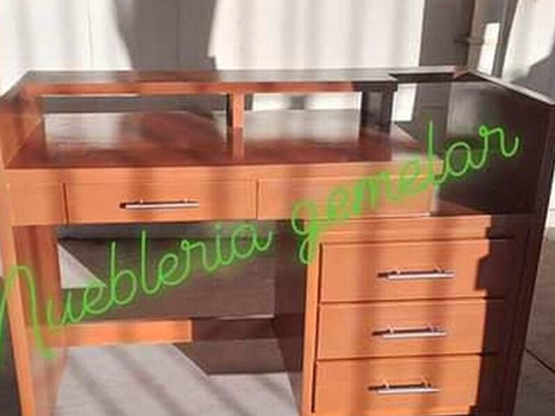 Escritorio minimalista color café COCHABAMBA