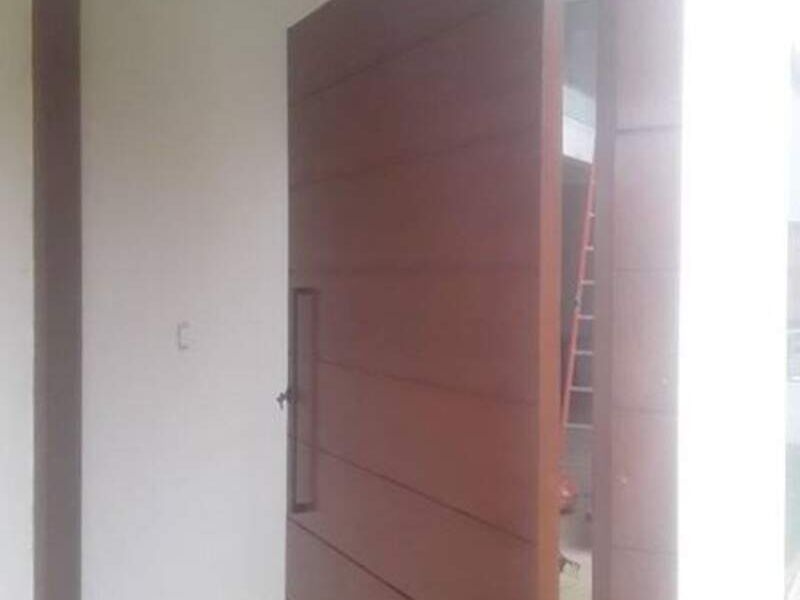 Puerta pivotante Bolivia