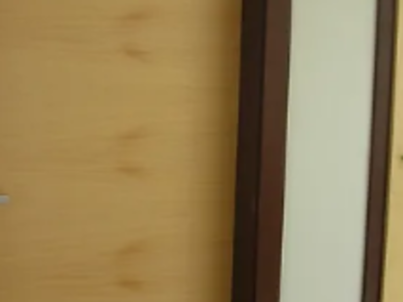 Puerta de madera color beige Peredo