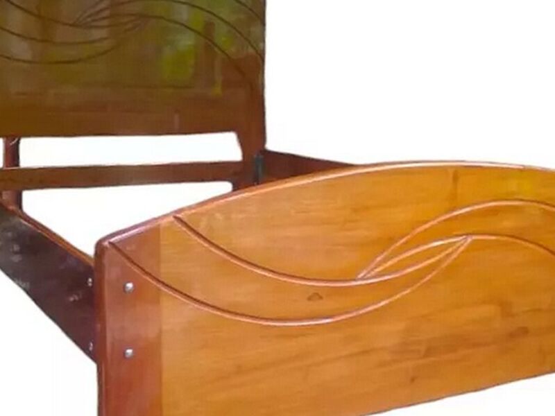 Cama clásica madera cedro COCHABAMBA