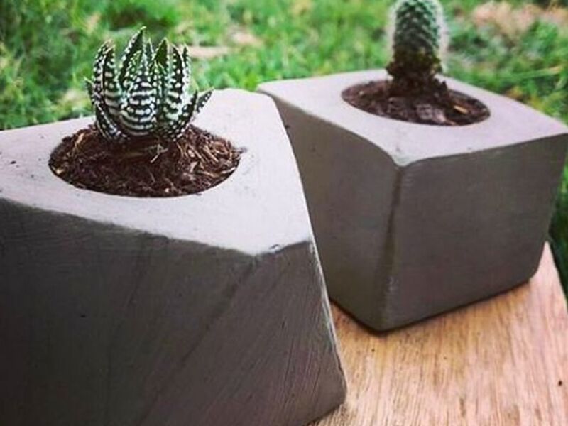Maceta cemento triangulo gris Bolivia