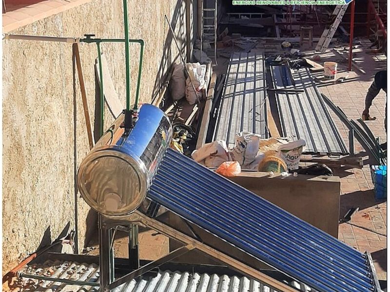Instalación de sistema fotovoltaico 300lt
