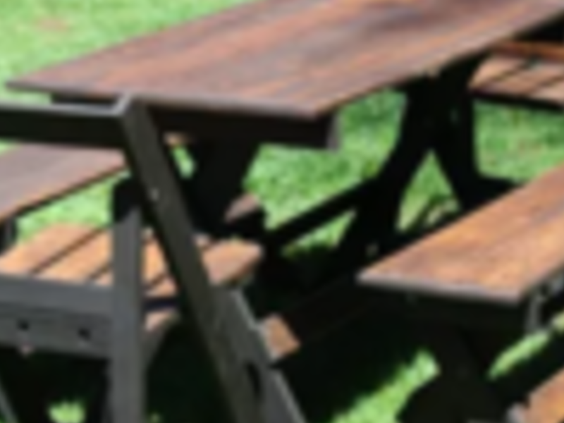 MESA CON BANCAS Y SILLAS PLEGABLES USO RUDO2