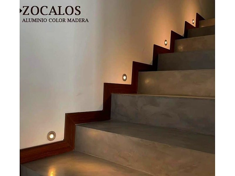Zócalo escalera Santa Cruz