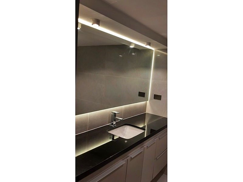 Mesón de baño cuarzo negro Bolivia