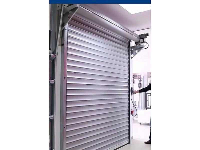 Instalación cortinas metálicas automatizadas