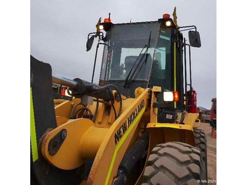 CARGADOR FRONTAL NEW HOLLAND W130 C BOLIVIA