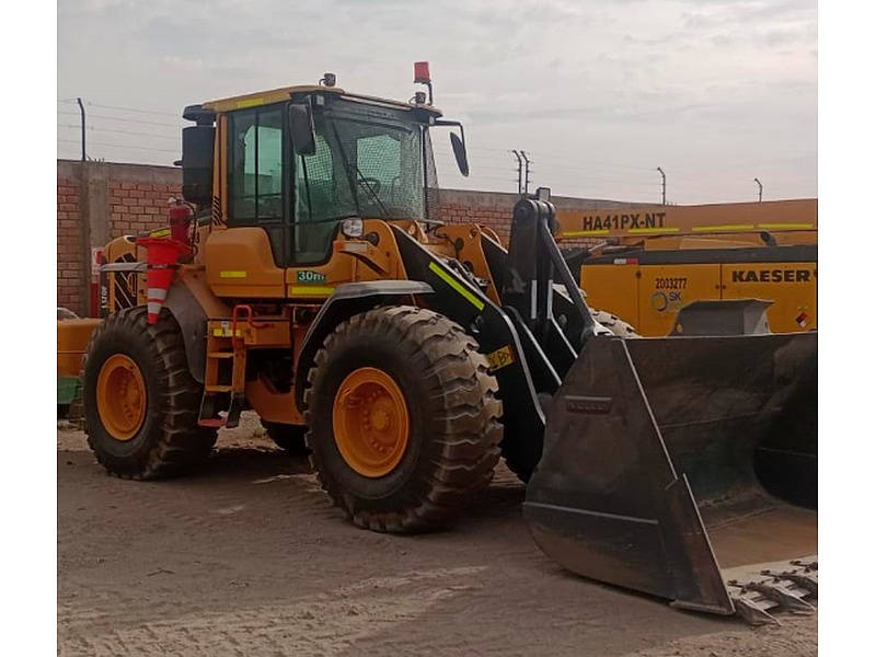 CARGADOR FRONTAL VOLVO L120F BOLIVIA
