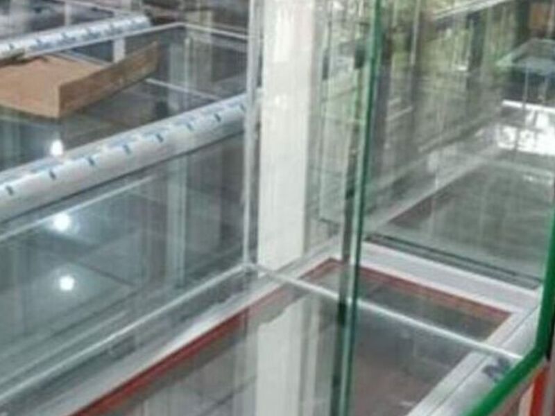VITRINA VIDRIO Y ALUMINIO BOLIVIA