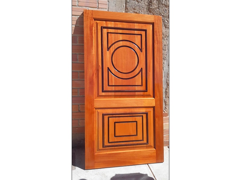 Puerta de madera estilo clásico La Paz