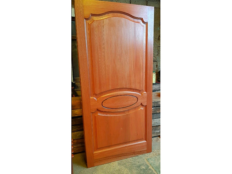 Puerta de madera maciza diseño moderno La Paz