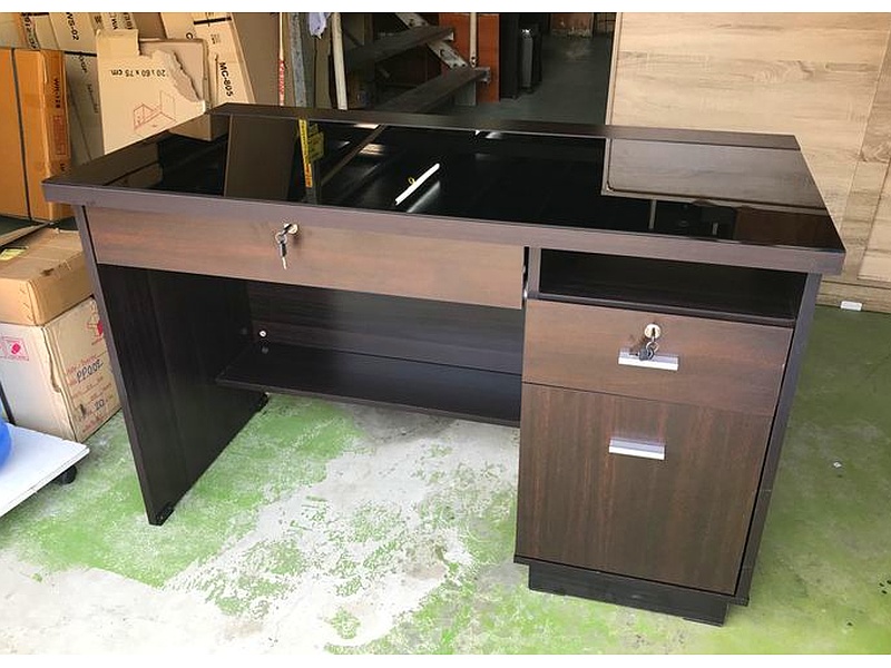 escritorio con cristal La Paz Muebles Marquez