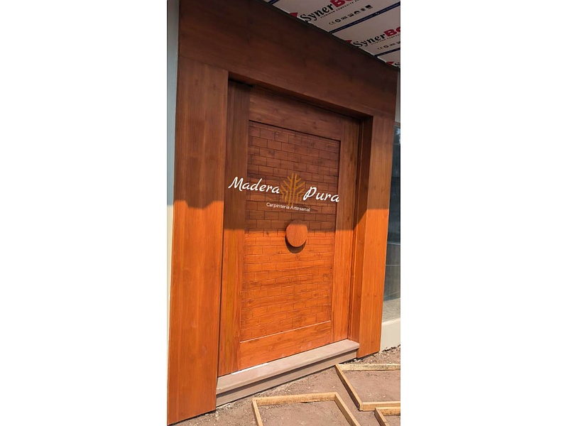 Puerta Pivotante Santa Cruz