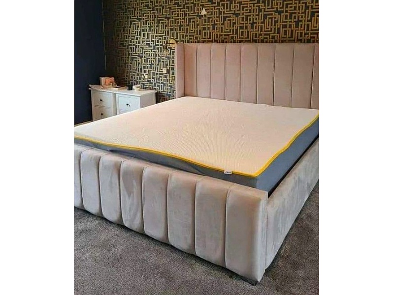 cama tapizada beige La Paz Muebles ORION