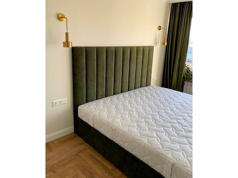 cama tapizada color plomo La Paz Muebles ORION