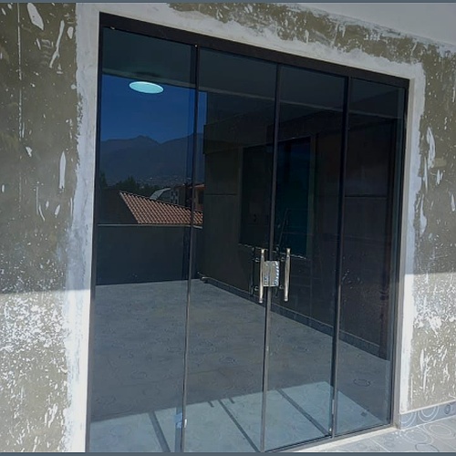 Tecnología en aluminio y vidrio templado 