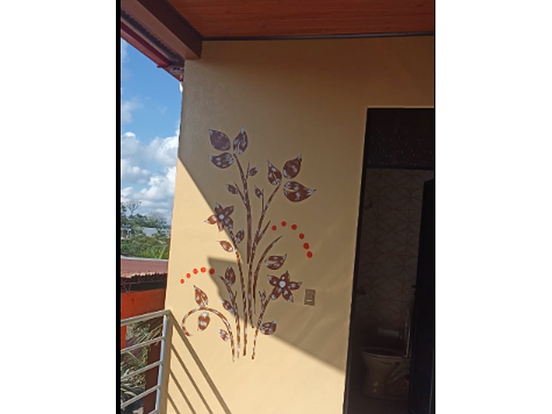 Pared exterior decorada Santa Cruz