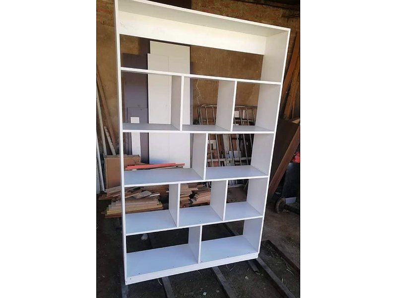 estantería de piso Bolivia Muebles DK. Todo en muebles