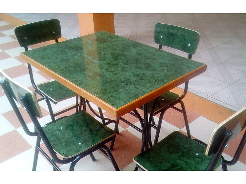 mesa comedor verde Bolivia Taller de Muebles Jiménez