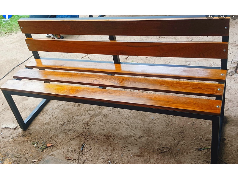 banca de madera Santa Cruz ConstruMetal S.R.L - Muebles y estructuras metálicas