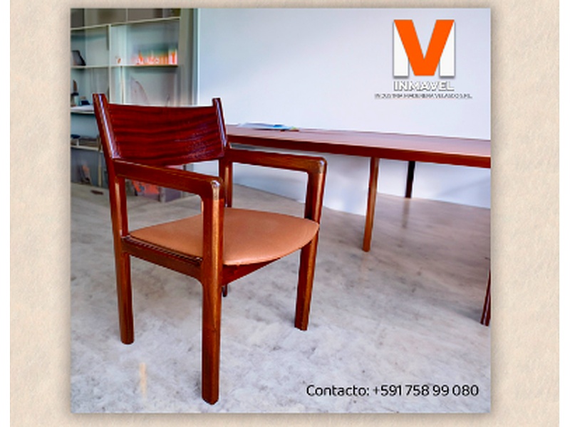 sillón de madera Trinidad Velasco Muebles