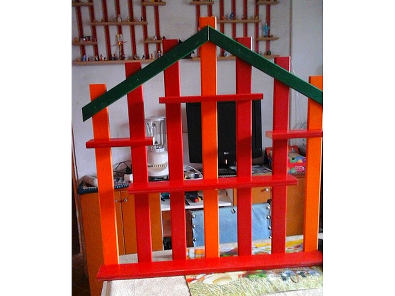 estantería forma casa La Paz Rustika carpinteria bol.