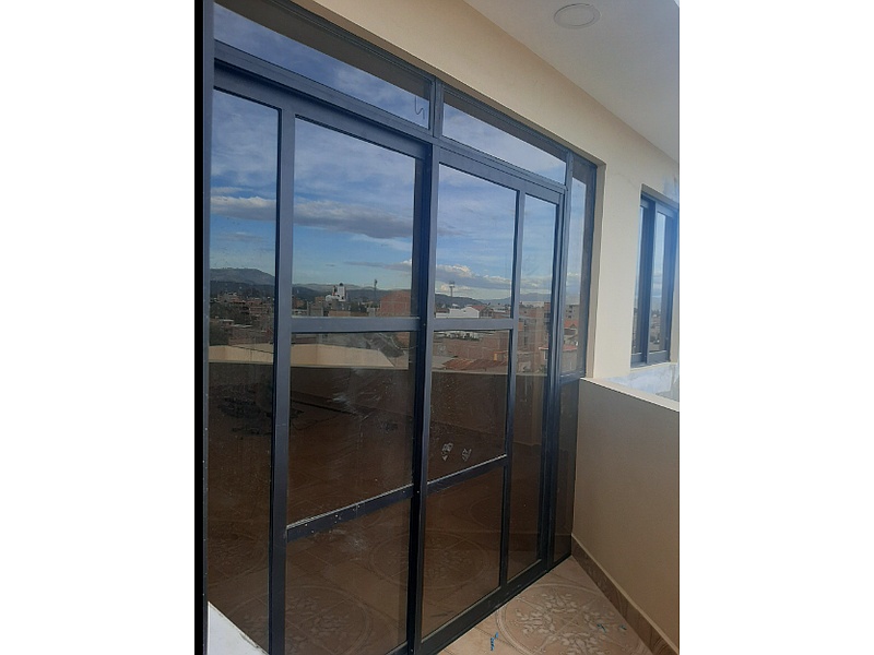 puerta de cristal Cochabamba Ingenieria Carpinteria S&M