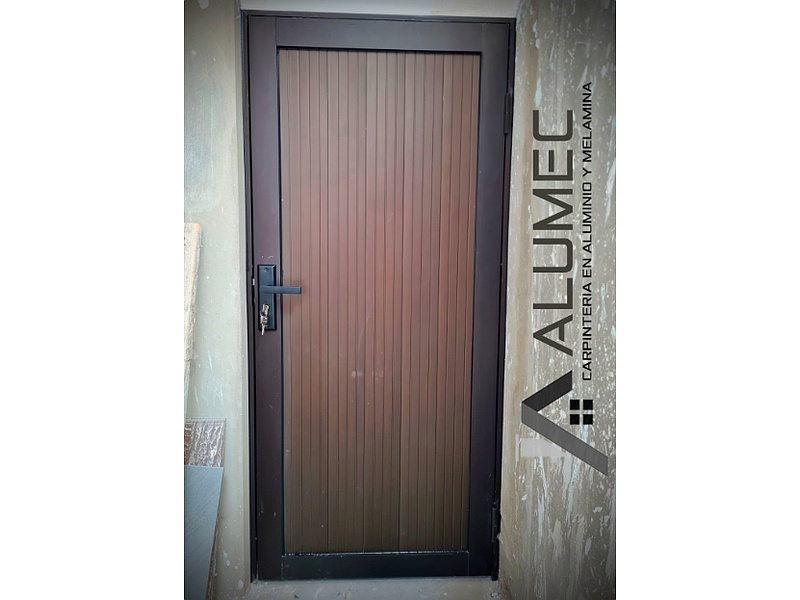puerta de aluminio color café Cochabamba Alumec - Carpintería en Aluminio y Melamina