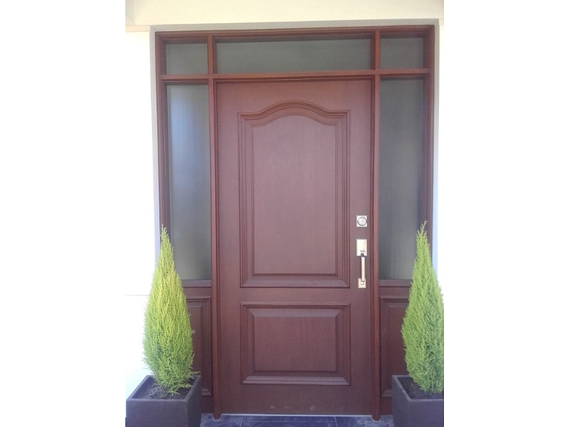 puerta principal de madera nogal Cochabamba Carpinteria Jhonny