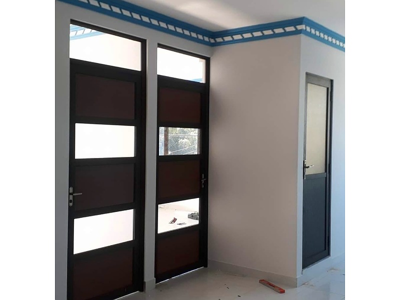 puerta de aluminio segmentada Cochabamba Carpinteria De Aluminio Antartik