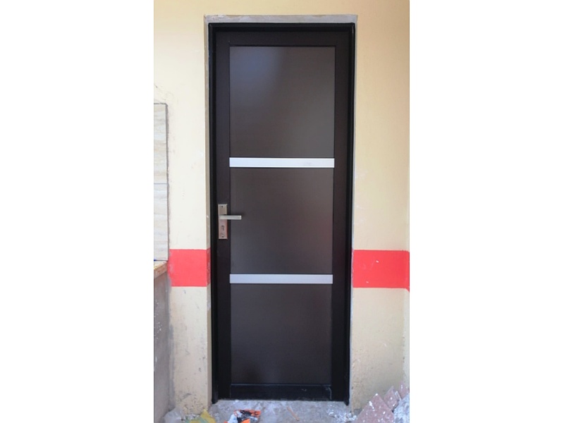 puerta negra aluminio Cochabamba Carpinteria De Aluminio Antartik