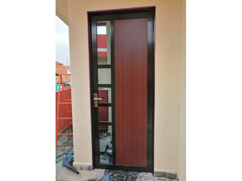puerta de aluminio color café Cochabamba Carpinteria De Aluminio Antartik