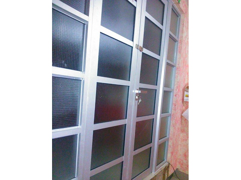 puerta segmentada de aluminio Cochabamba Carpinteria De Aluminio Antartik