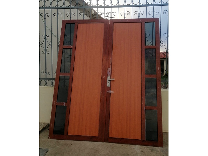 puerta de aluminio y vidrio Cochabamba carpintería de aluminio calle Cochabamba